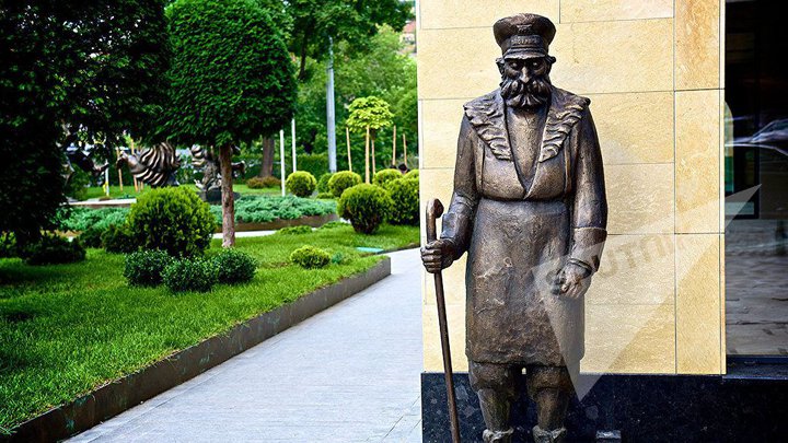 Скульптура "Дворник на Шавтели"