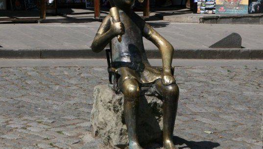 Скульптура "Тамада"