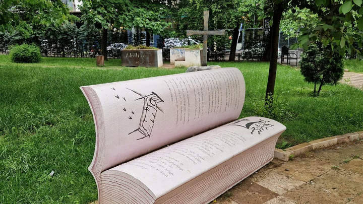 Square near school No. 52 (Prague Park)