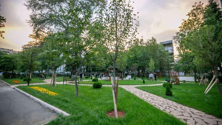 Square near school No. 52 (Prague Park)