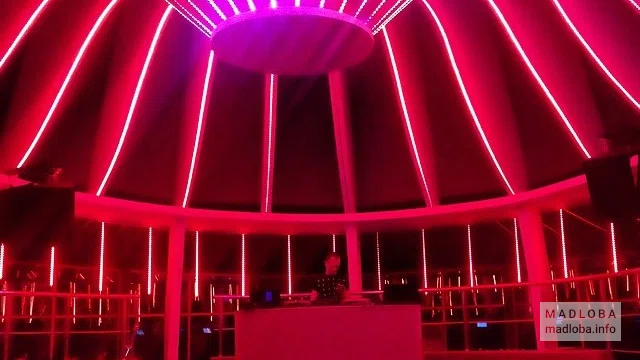 Диджейский пульт в Sky Lounge & Disco