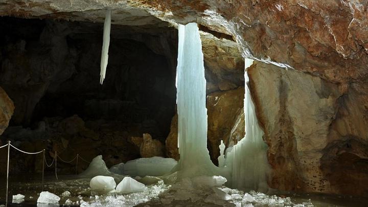 The Snowy Abyss