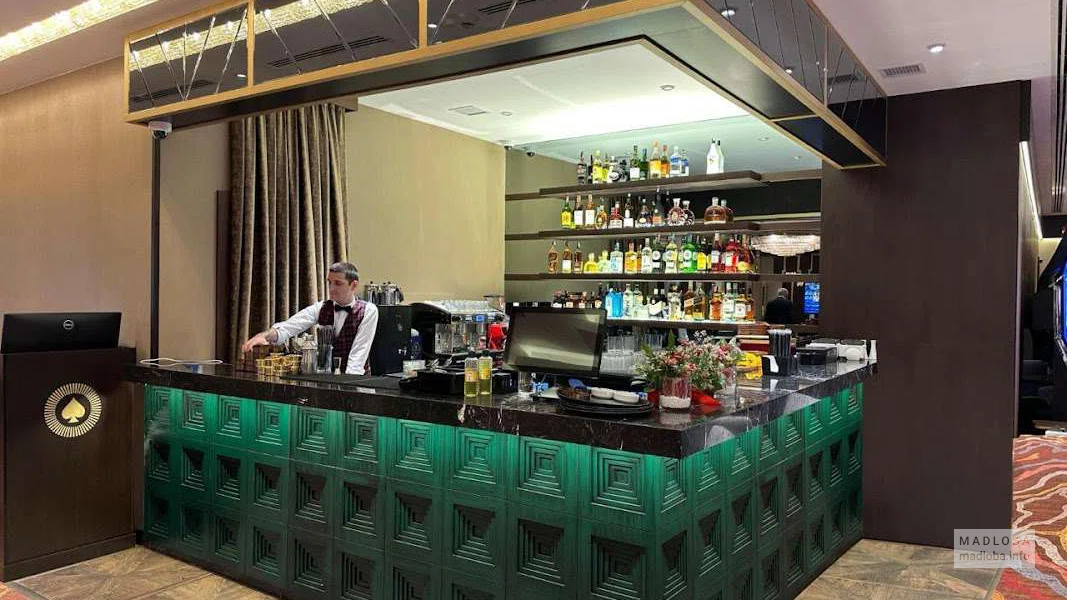 Барная стойка в казино Soho Casino в Батуми