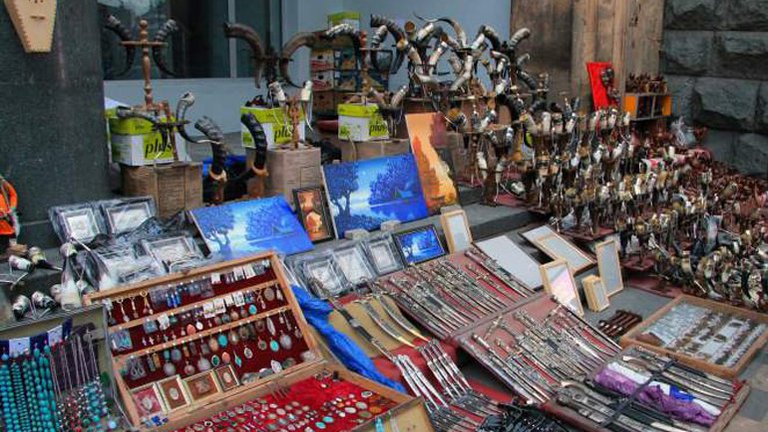 Souvenir Market (Rustaveli Avenue)