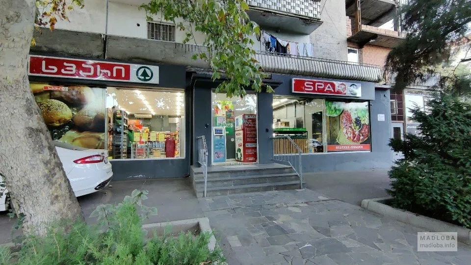 Spar — супермаркет в 3-м квартале Дигоми