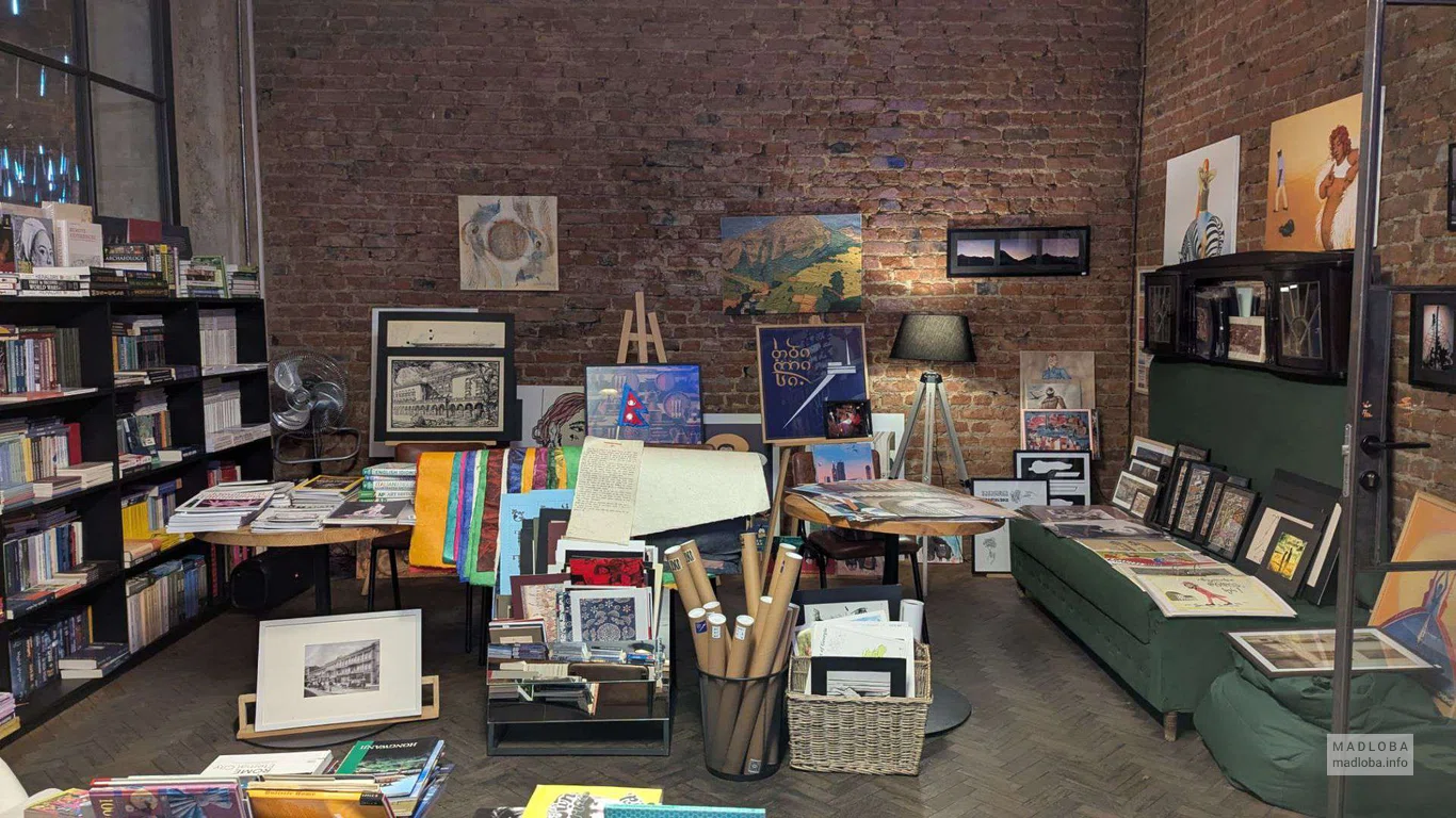 книжный магазин Stamba Bookstore