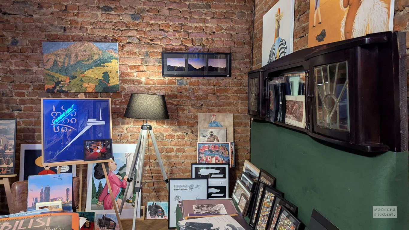 книжный магазин Stamba Bookstore