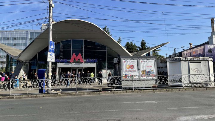 Станция метрополитена "Исани"