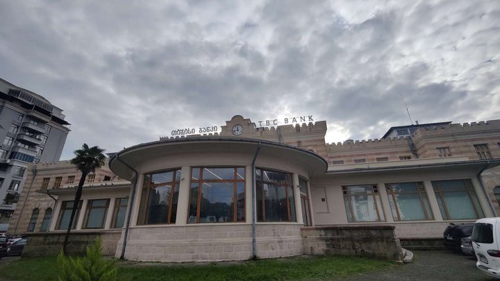 Old railway station (building)