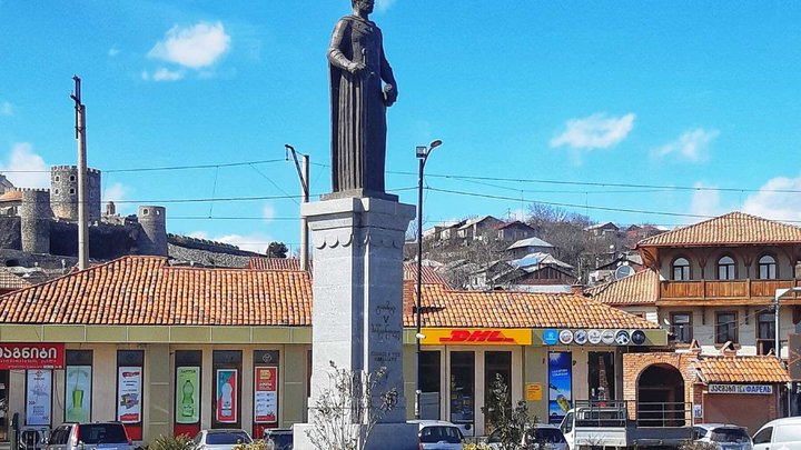 Скульптура "Георгий V Блистательный"