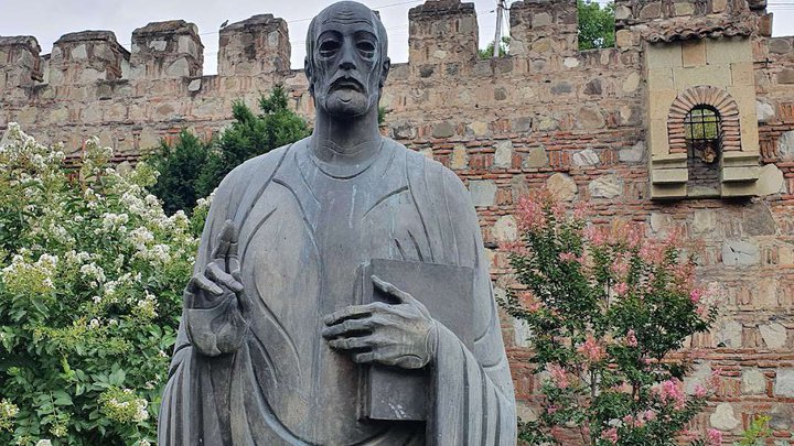 Статуя Иоанэ Петриси