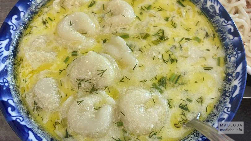 Пельмени с бульоном