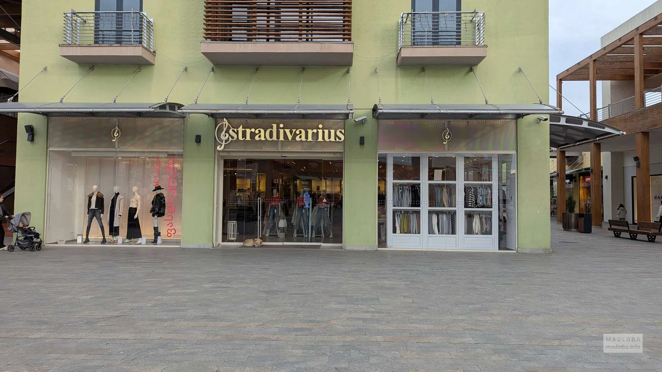 Stradivarius (East Point) – магазин женской одежды и аксессуаров в Тбилиси