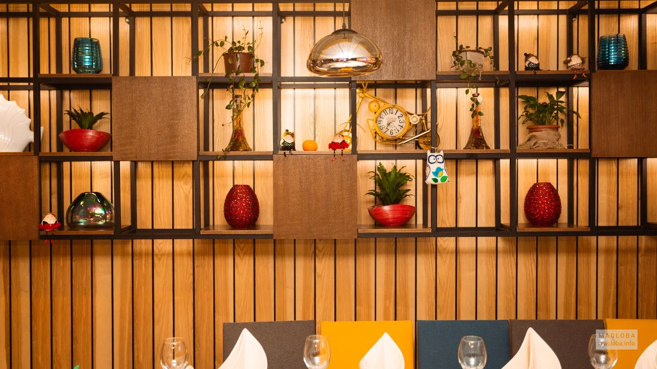 Декор в Tangerine Cafe