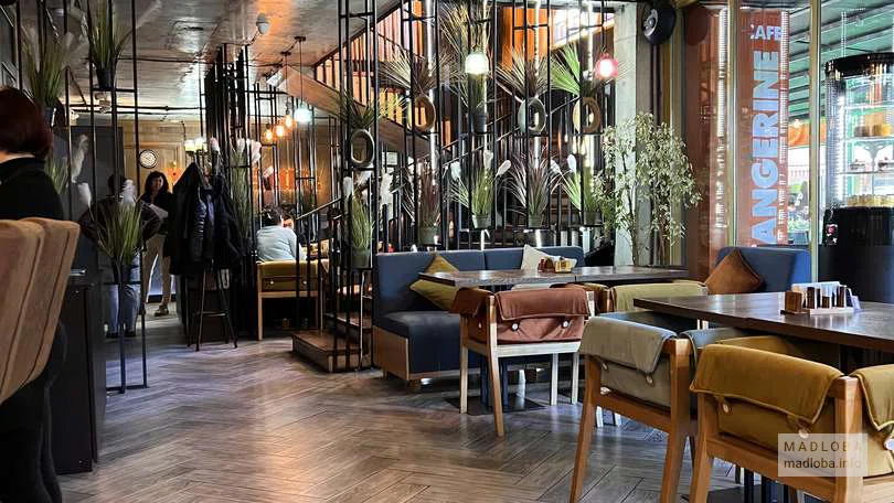Столики в Tangerine Cafe