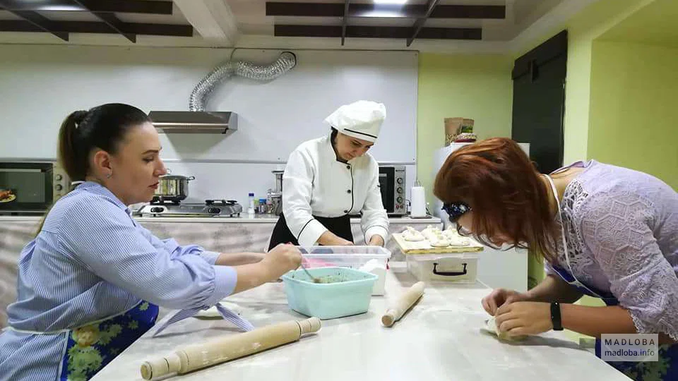 Мастер класс по приготовлению хинкали в Tasty Georgia Culinary Studio