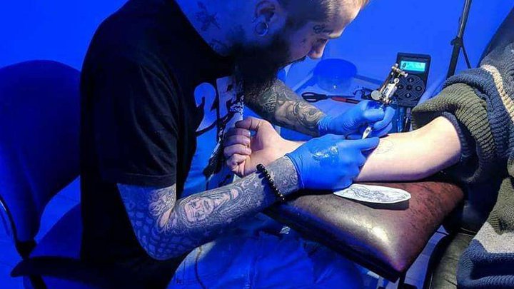 Ink Kiss
