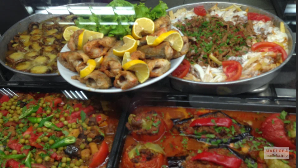 Блюда грузинской кухни в Tibilisi Sultan Restaurant