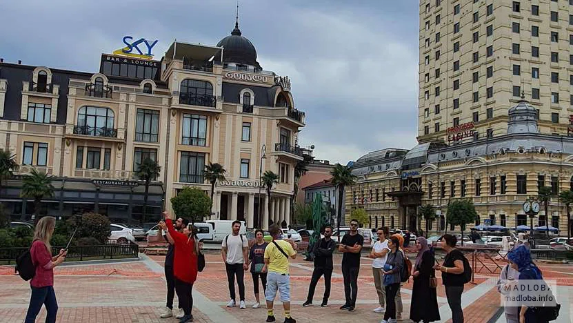 Театральная площадь