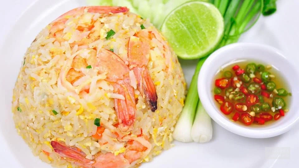 Блюдо тайской кухни в ресторане Thai Curry