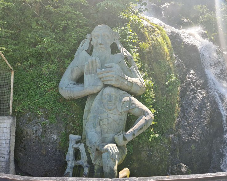 The-path-through-Georgia-sculpture-garden-03.jpg