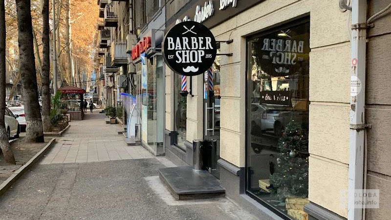 The Barber Shop №1 вход с улицы, вид сбоку