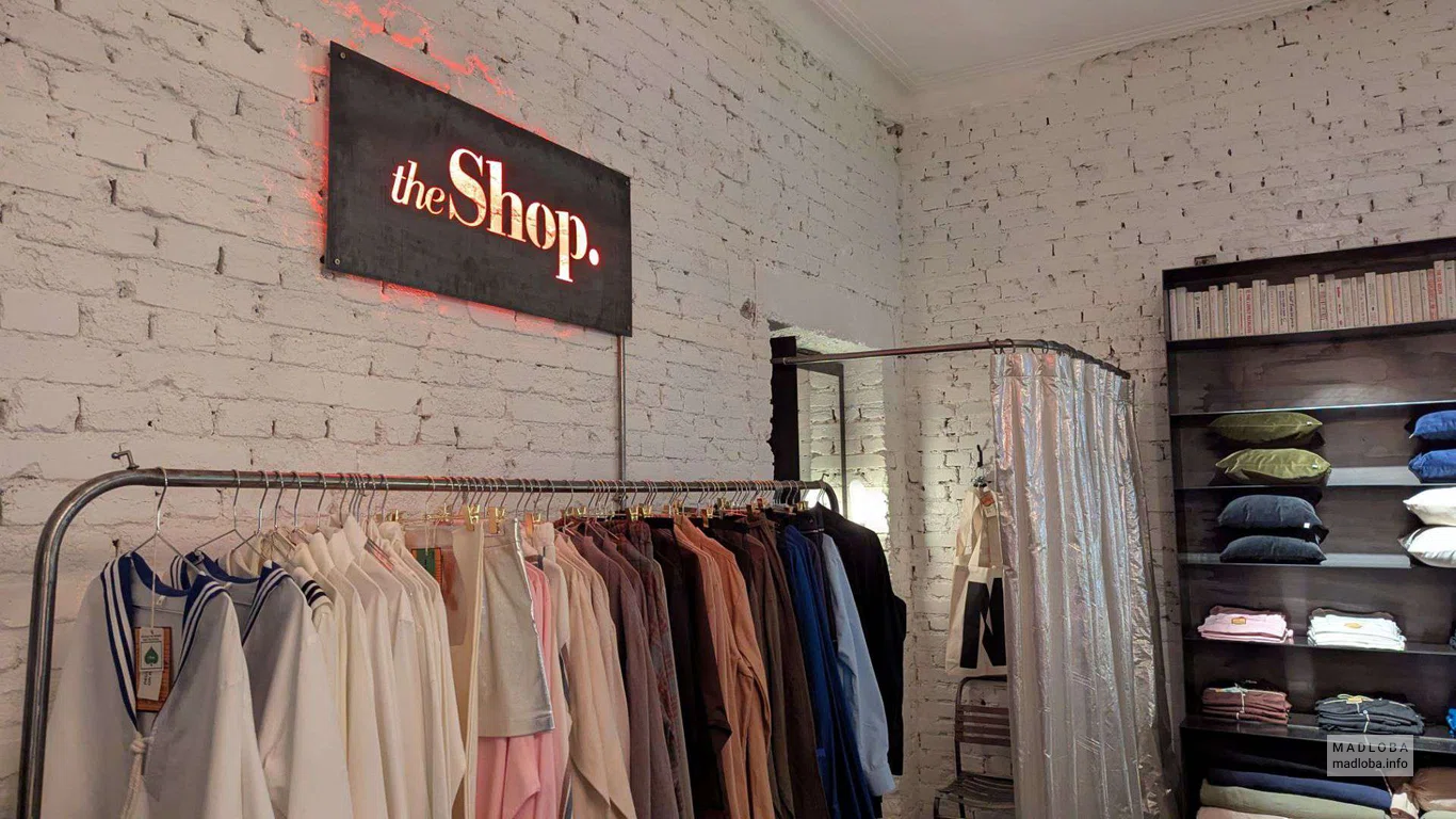 одежда в магазине The Shop в Тбилиси