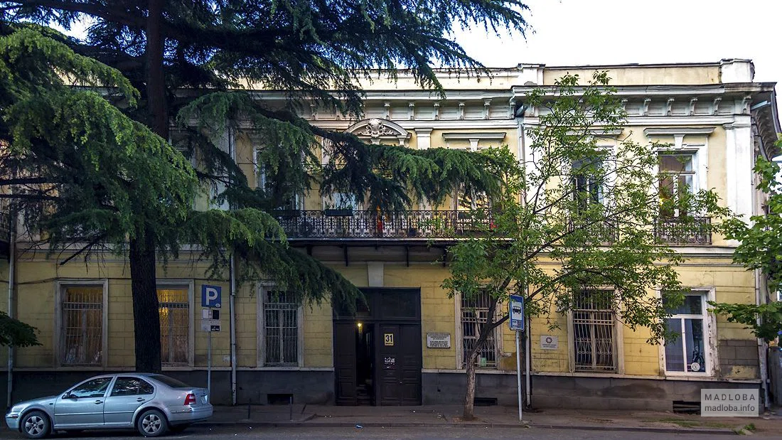 Здание театра на Атонели