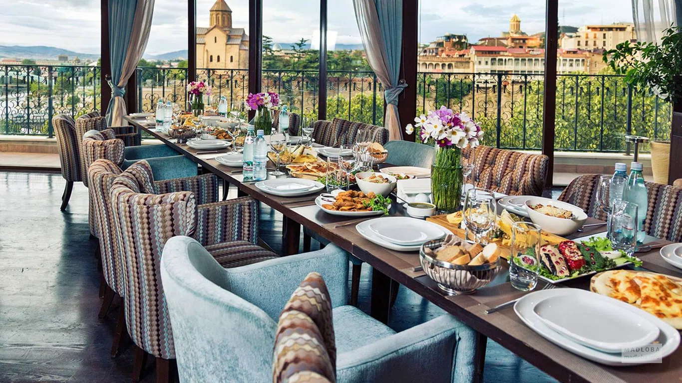 Сервировка стола Tiflis Veranda Restaurant