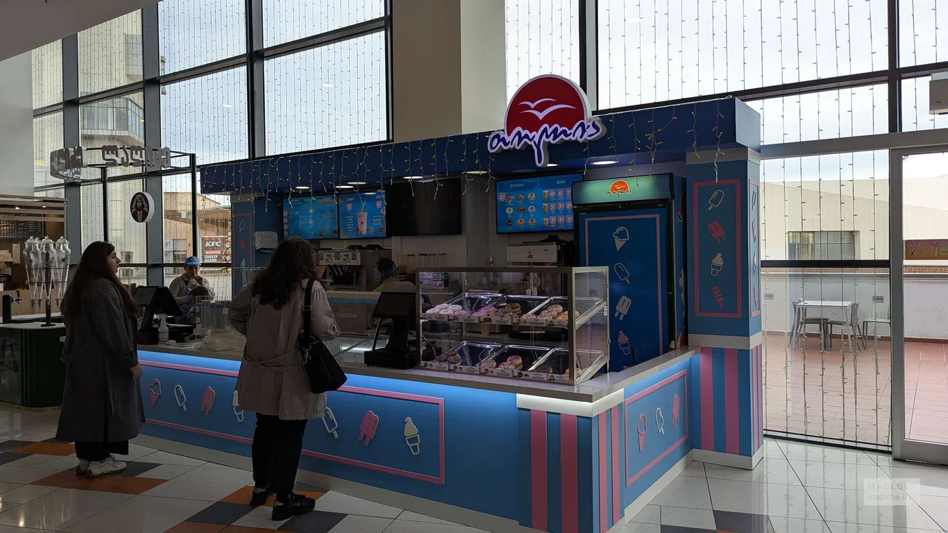 Магазин мороженого "Tolia" в ТЦ East Point, Тбилиси