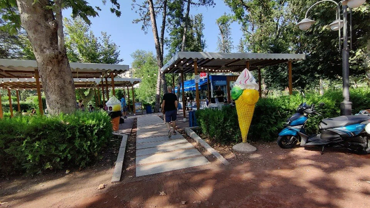 Tolia (Chavchavadze St., 76)