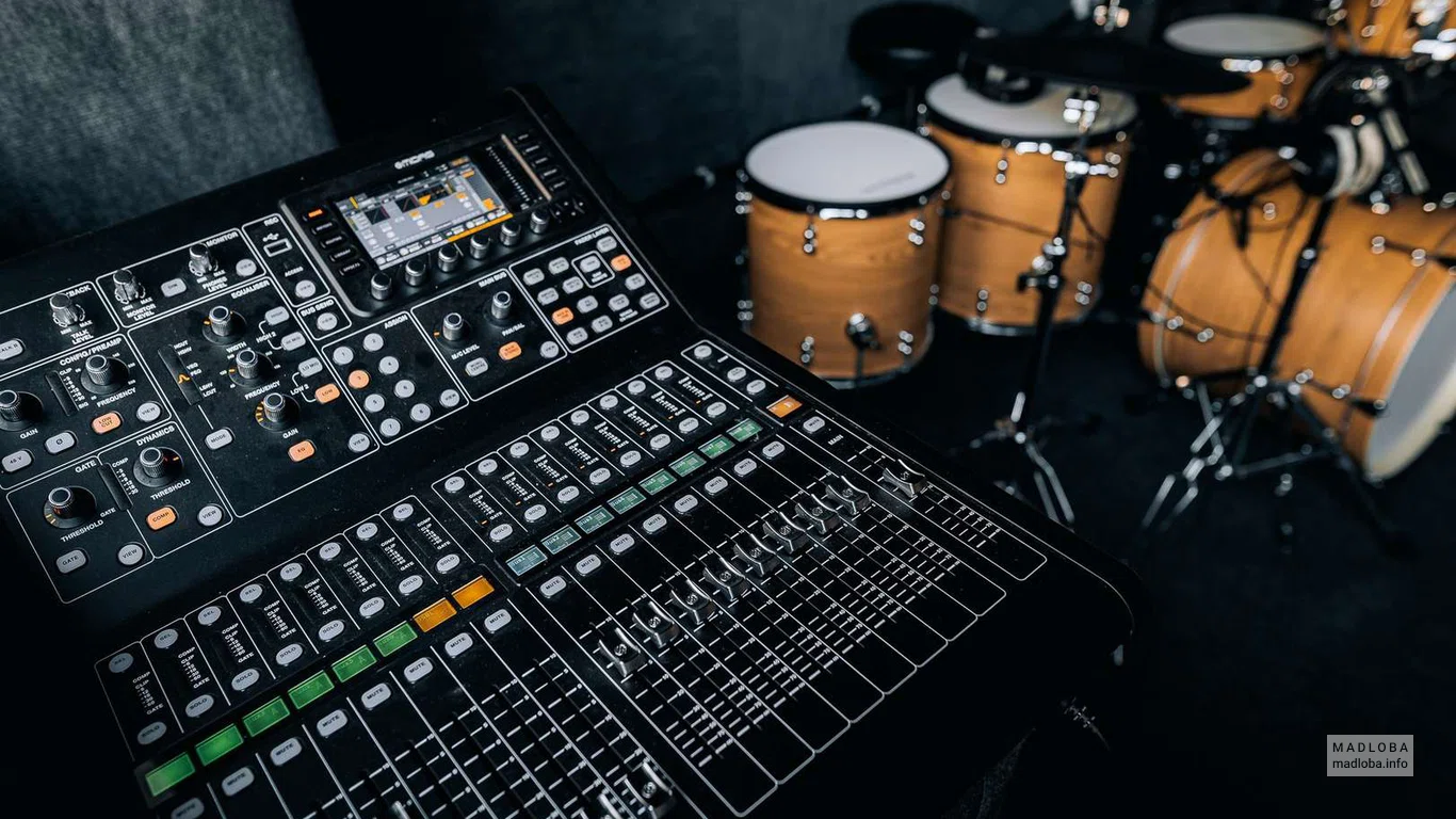 Пульт на репетиционной точке Tonica Studio