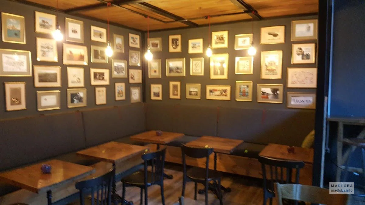 Интерьер Traveler's Bar
