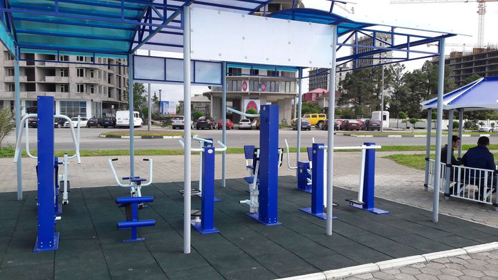 Simulators on the embankment No. 3 (near the amusement park at the water park)