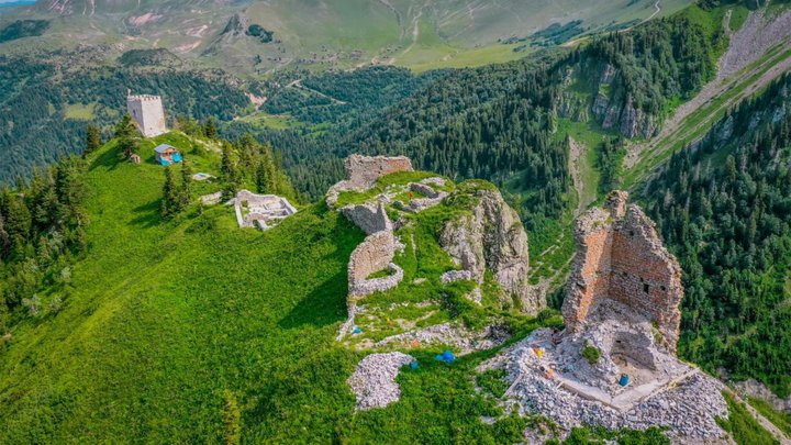 იმოგზაურეთ საქართველოში