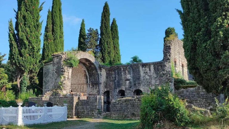 Tsandripsh Basilica: a unique Byzantine temple in Abkhazia that you must see!