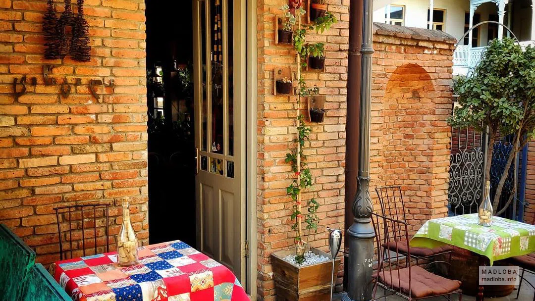 Tsangala's Wine Shop & Bar