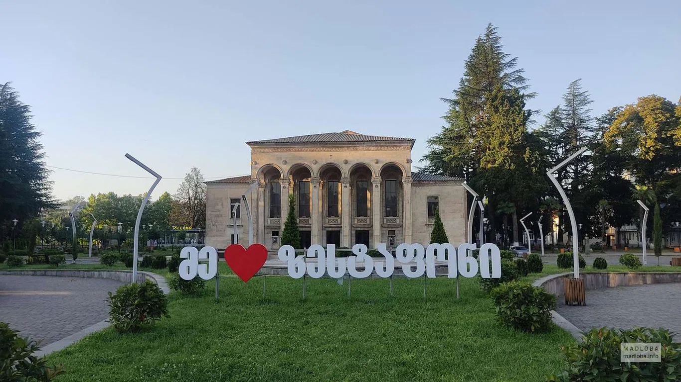 Вид на здание на Центральной площади