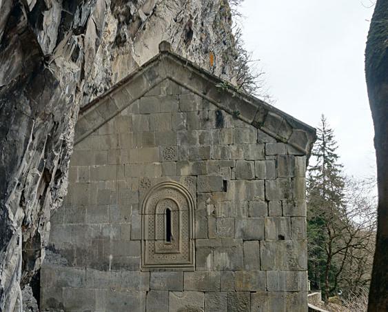 Tserkov-Svyatogo-Georgiya-v-Daba-04.jpg