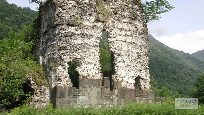 Церковь Скури