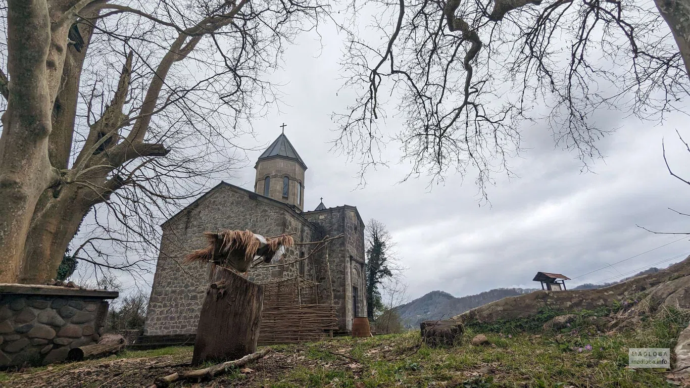 Церковь Спасителя в Акети
