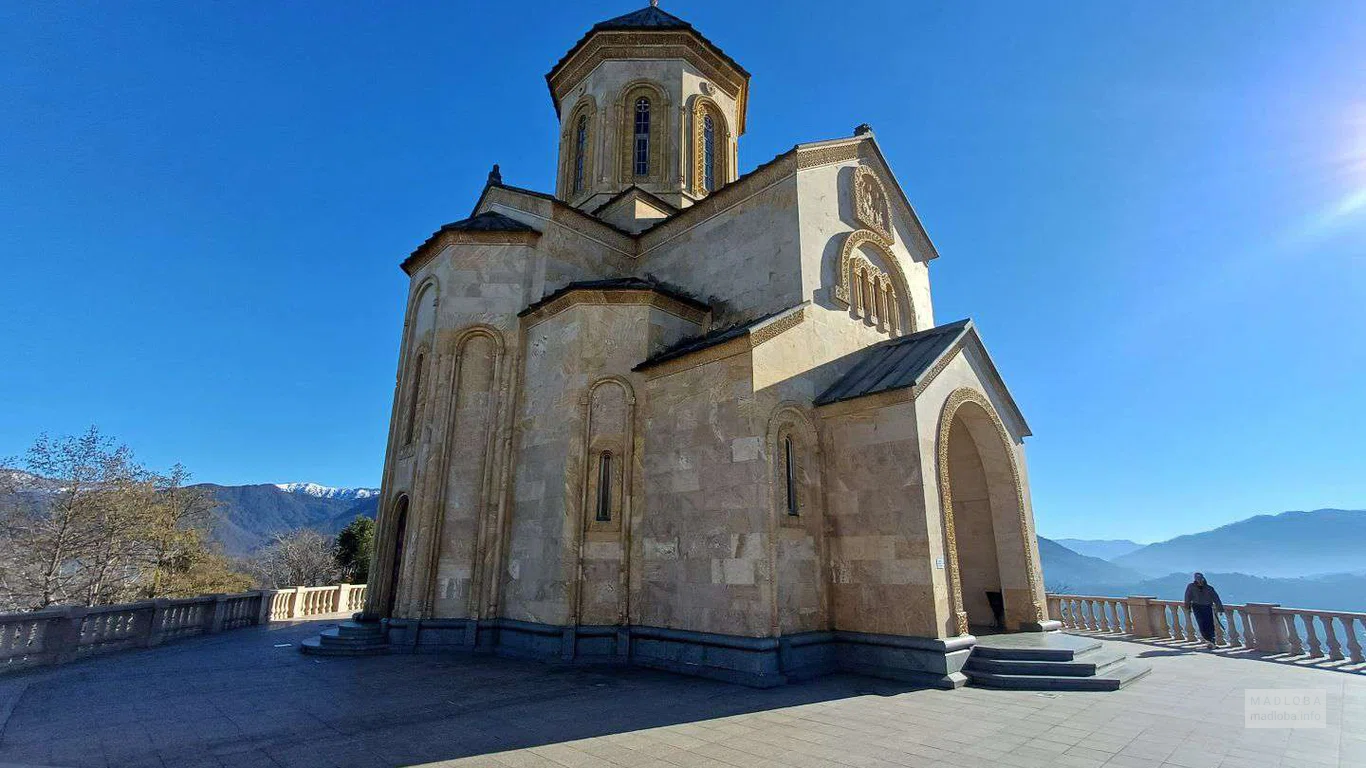 Храм Самеба в Батуми
