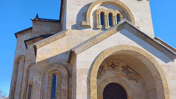 ცმინდა სამება მონასტერი