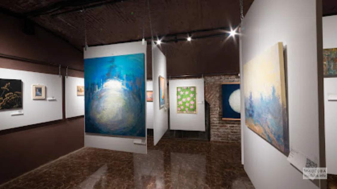 UGALLERY | art gallery & wine bar