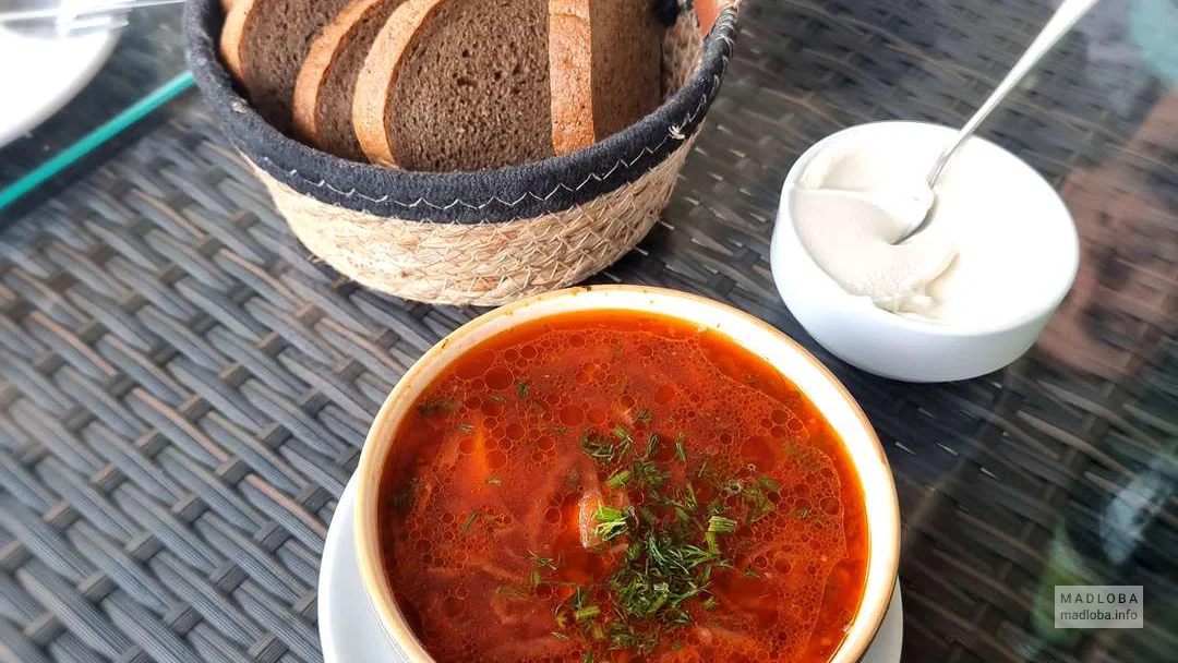 Борщ со сметаной