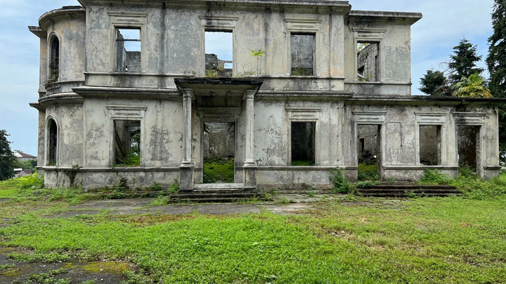 Aleksandr Baryatinsky palace ruins