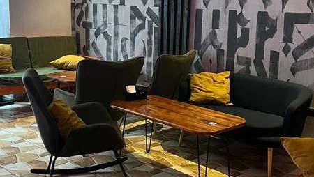 VAXUE ✖️ Lounge Bar