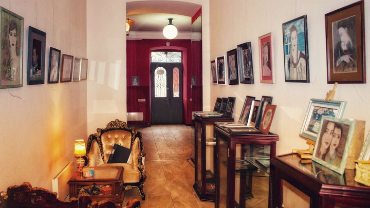 Vache Gallery