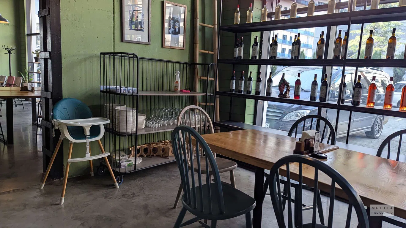 Стульчик для кормления в Vartsikhe Marani Restaurant Batumi