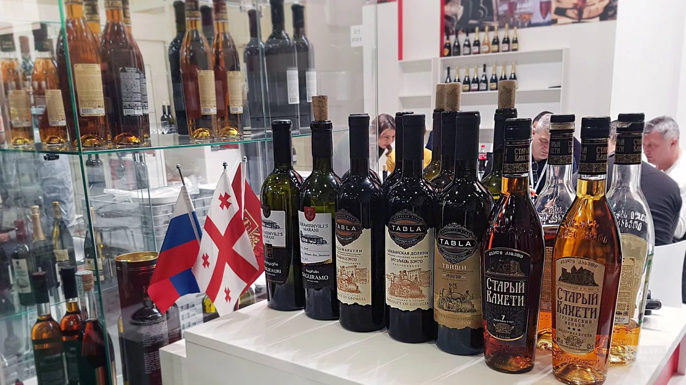 Бутылки вина в Wine Shop KTW в Грузии